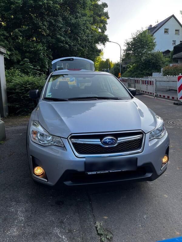 Silber Gebraucht 2017 Subaru XV Active SUV | 15.900 € - Bild 1/4