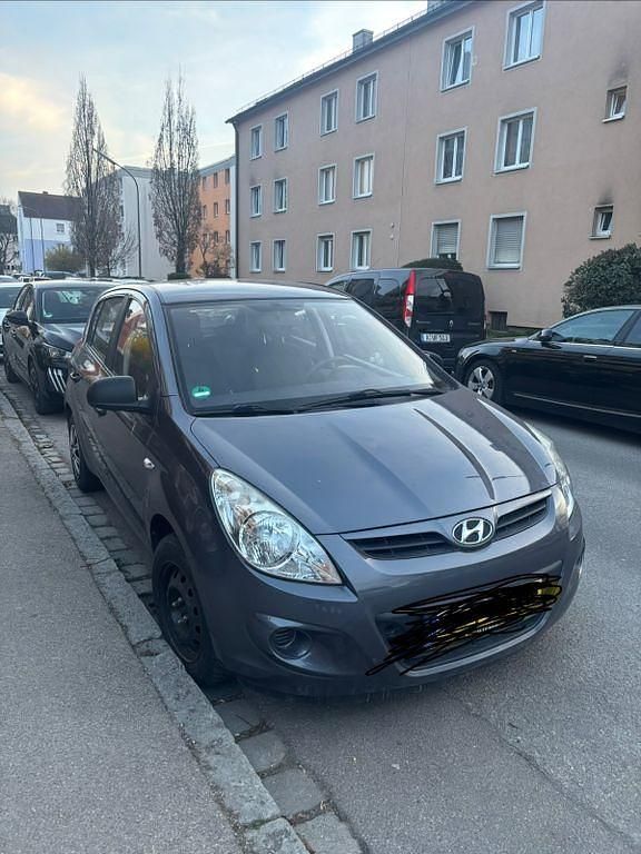 Gebraucht Hyundai i20 Classic 86 PS (63 kW) 2012 Grau Kleinwagen