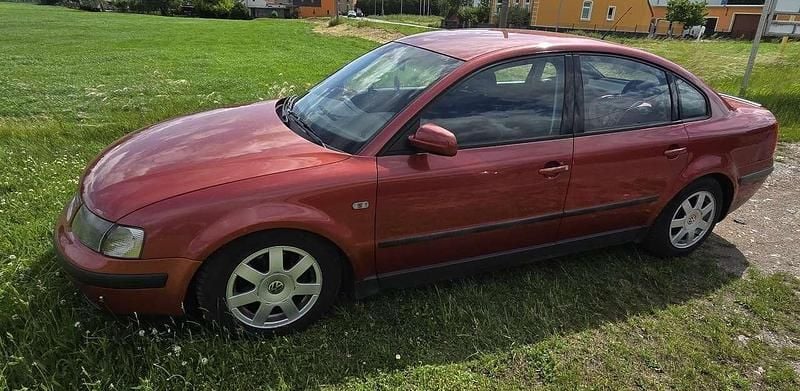 Rot Gebraucht 1997 VW Passat Limousine | 2.250 € (Fairer Preis) - Bild 1/4