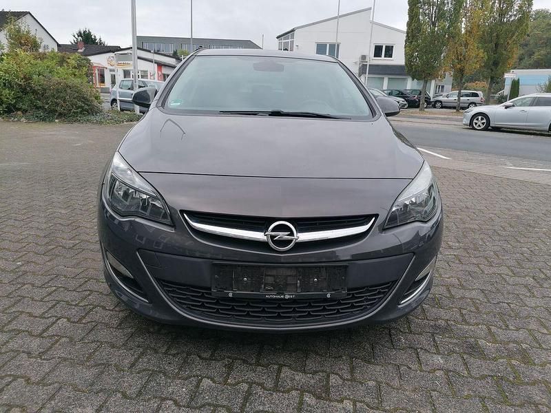 Grau Gebraucht 2013 Opel Astra Limousine | 4.000 € (Guter Preis) - Bild 1/4