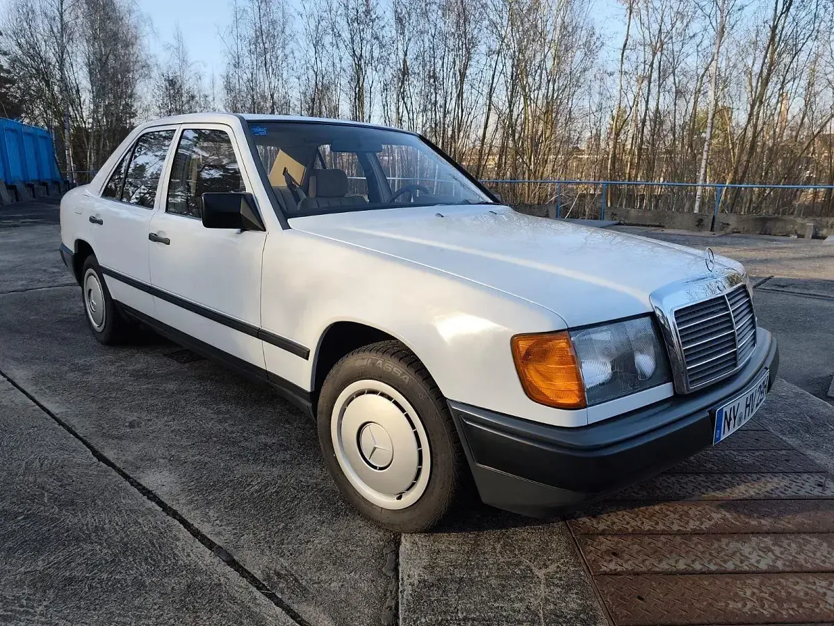 Gebraucht Mercedes 200 72 PS (52 kW) 1988 Limousine