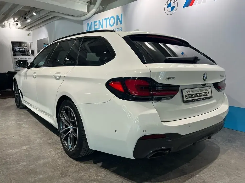 Gebraucht BMW 520 M Sport 190 PS (139 kW) 2023 Weiß Limousine