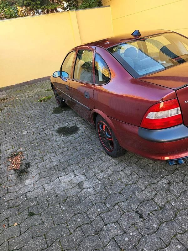 Gebraucht Opel Vectra 101 PS (74 kW) 1998 Rot Limousine