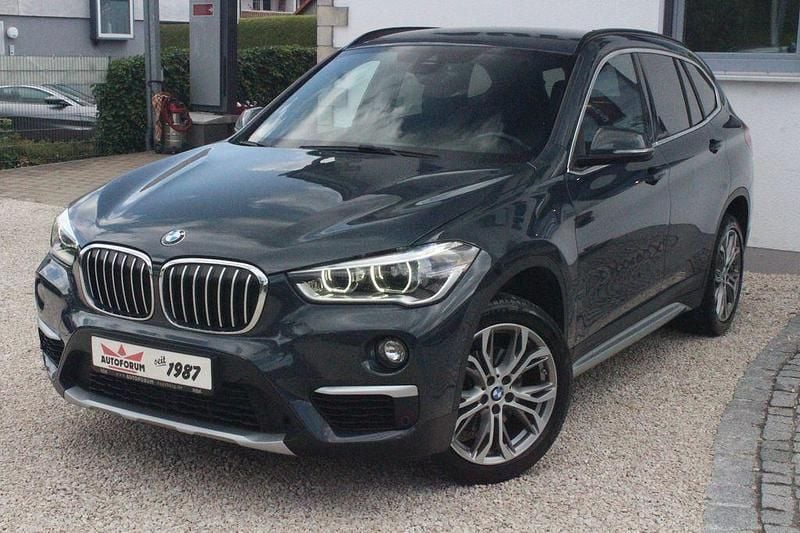 Grau Gebraucht 2019 BMW X1 xLine SUV | 16.490 € (Guter Preis) - Bild 1/4