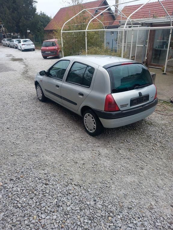 Gebraucht Renault Clio II 58 PS (42 kW) 2000 Silber Limousine