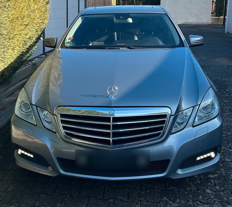 Gebraucht Mercedes E300 Avantgarde 204 PS (150 kW) 2010 Limousine