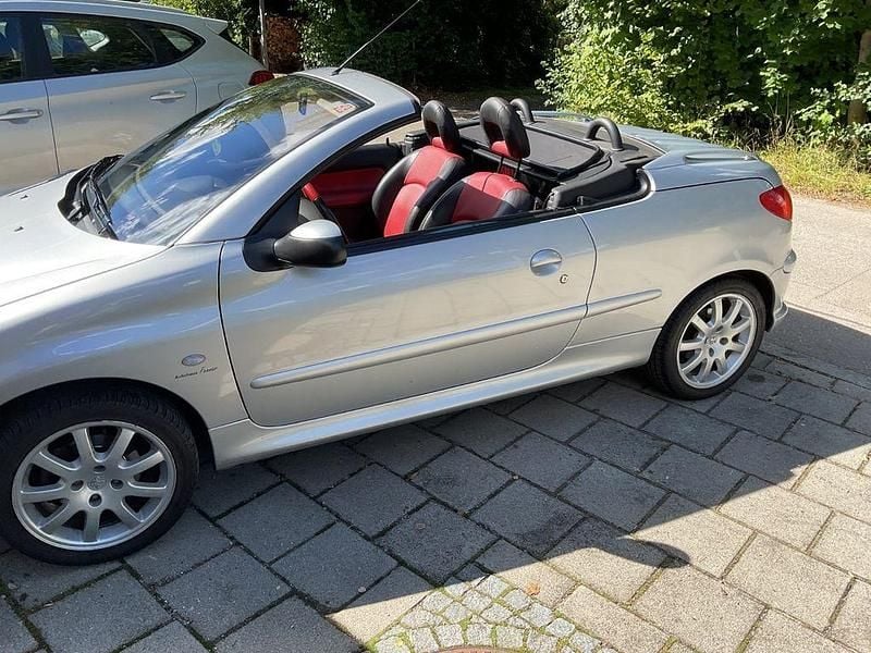 Silber Gebraucht 2003 Peugeot 206 CC Roland Garros Cabrio | 2.300 € (Guter Preis) - Bild 1/4