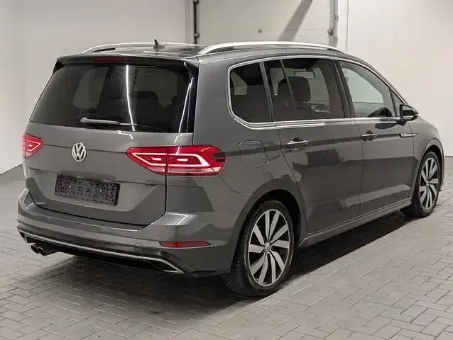 Gebraucht VW Touran Highline 150 PS (110 kW) 2018 Indiumgraumet. Van / Kleinbus
