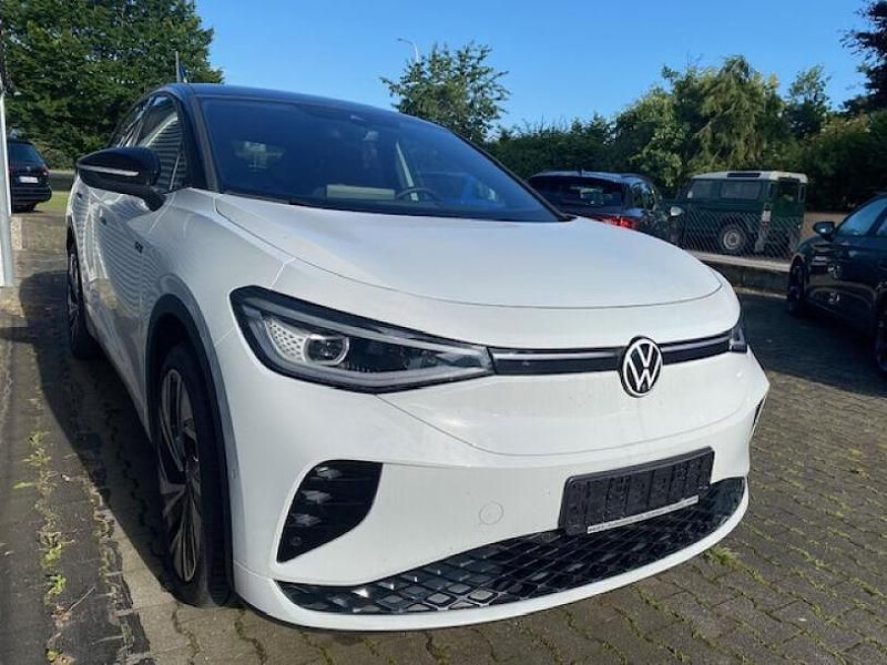 Weiß/ schwarz (metallic) Gebraucht 2023 VW ID.5 GTX SUV | 48.100 € - Bild 1/4