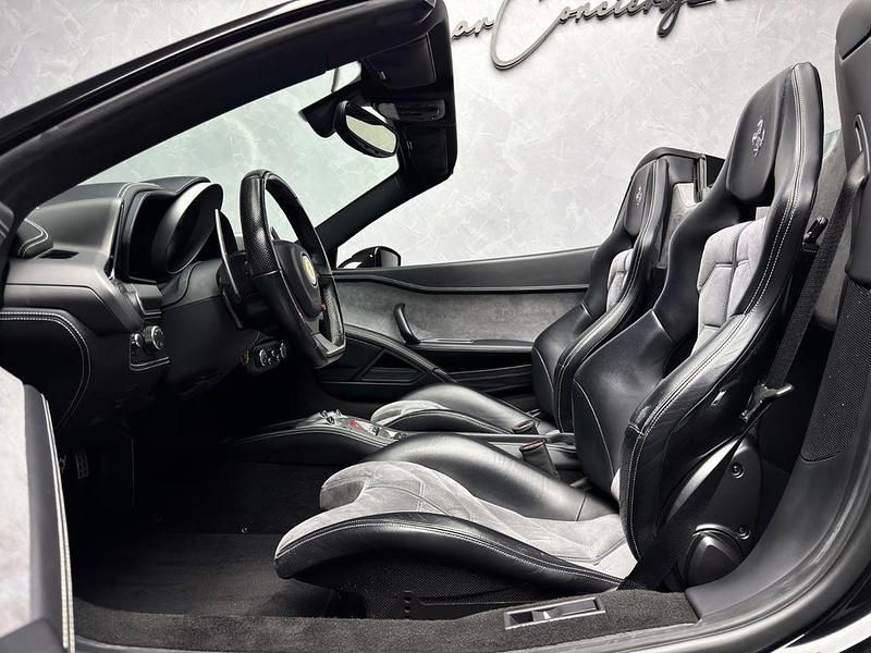 Second-hand Ferrari 458 570 CP (419 kW) 2012 Negru Cabrio