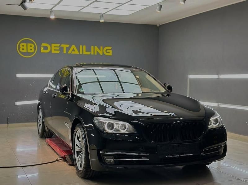 Schwarz Gebraucht 2013 BMW 740 Limousine | 16.000 € (Fairer Preis) - Bild 1/4