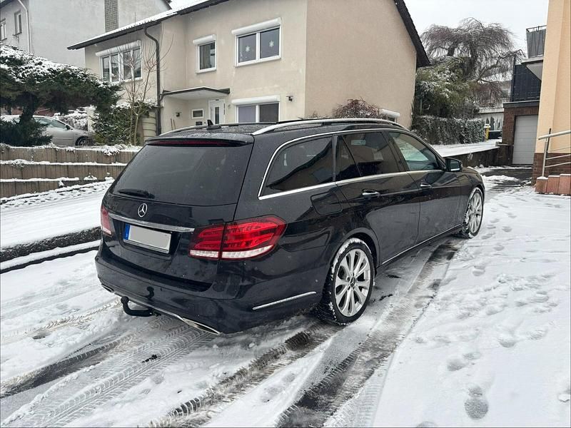 Gebraucht Mercedes E300 Avantgarde 231 PS (169 kW) 2015 Schwarz Kombi