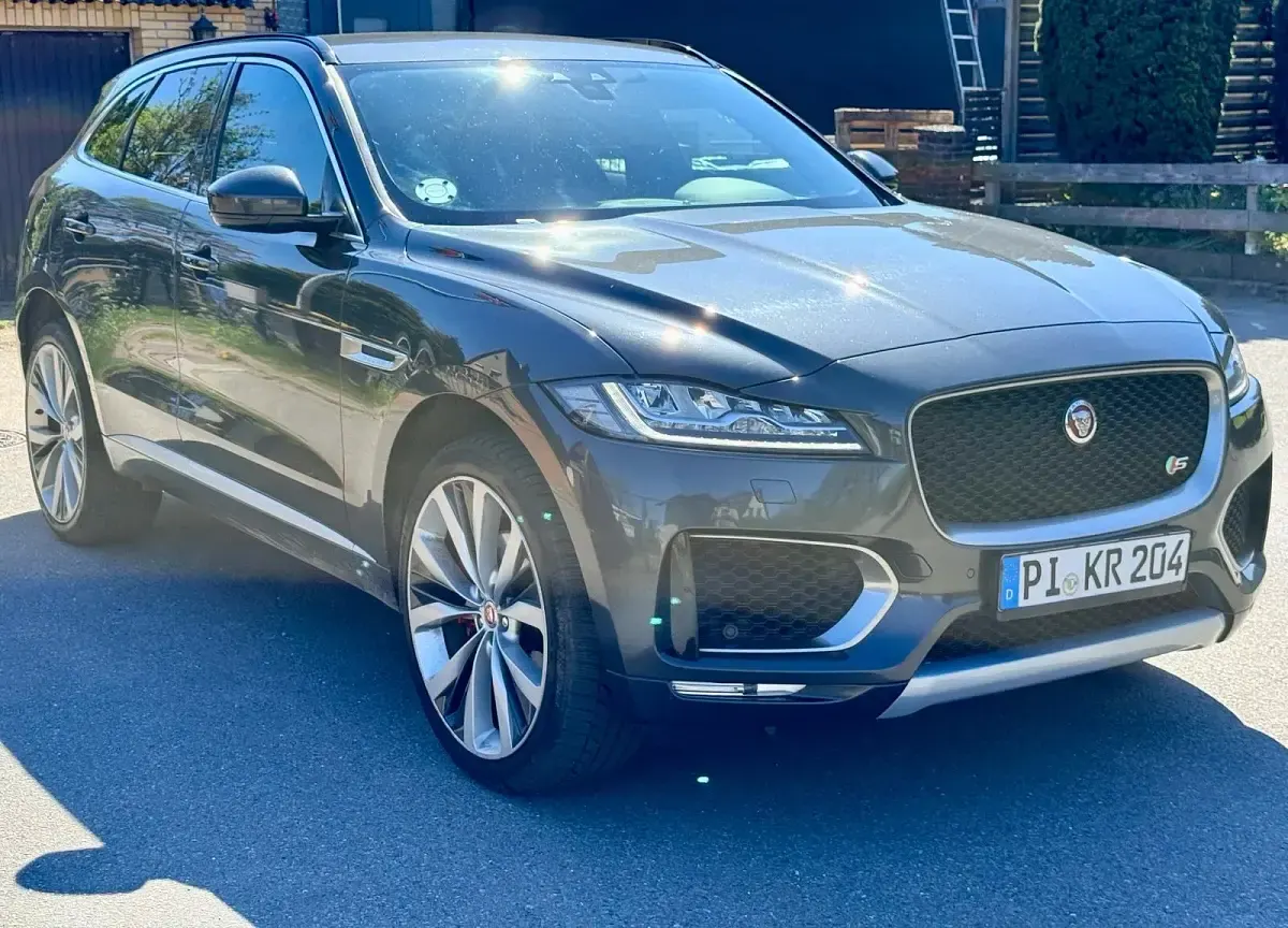 Gebraucht Jaguar F-Pace First Edition 300 PS (220 kW) 2016 Grau SUV