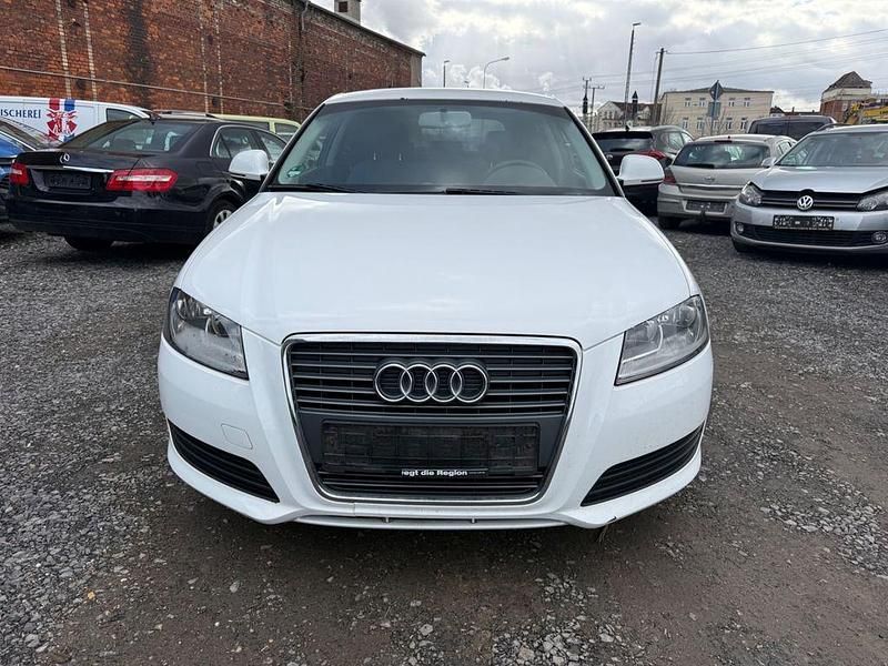 Gebraucht Audi A3 Attraction 102 PS (75 kW) 2010 Weiß Kleinwagen