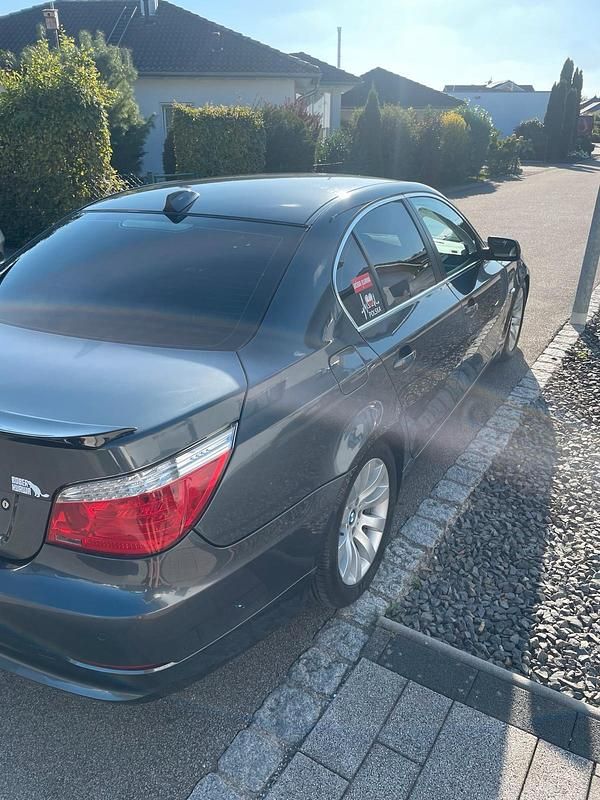 Grau Gebraucht 2007 BMW 525 Limousine | 5.550 € (Fairer Preis) - Bild 1/4