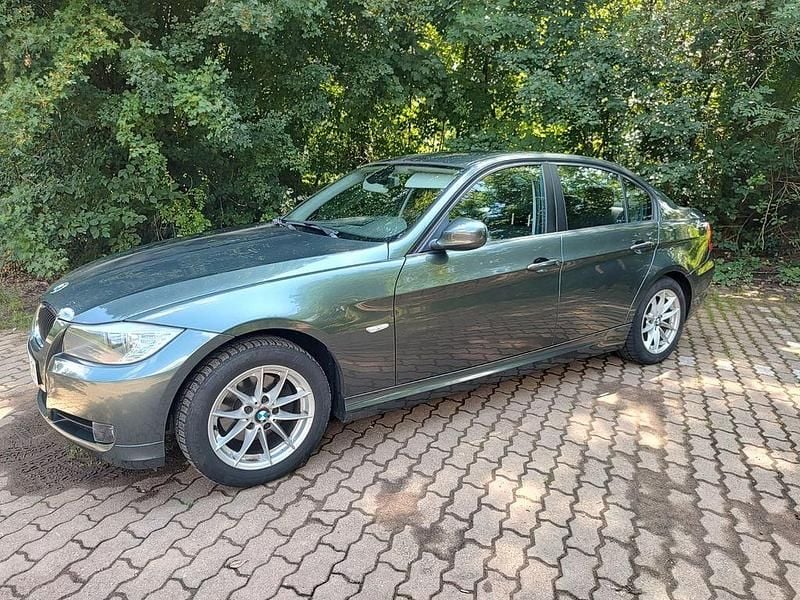 Second-hand BMW 320 170 CP (125 kW) 2010 Gri Berlinǎ