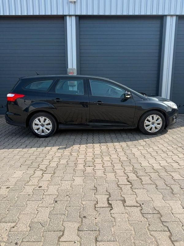 Gebraucht Ford Focus 105 PS (77 kW) 2013 Schwarz Kombi