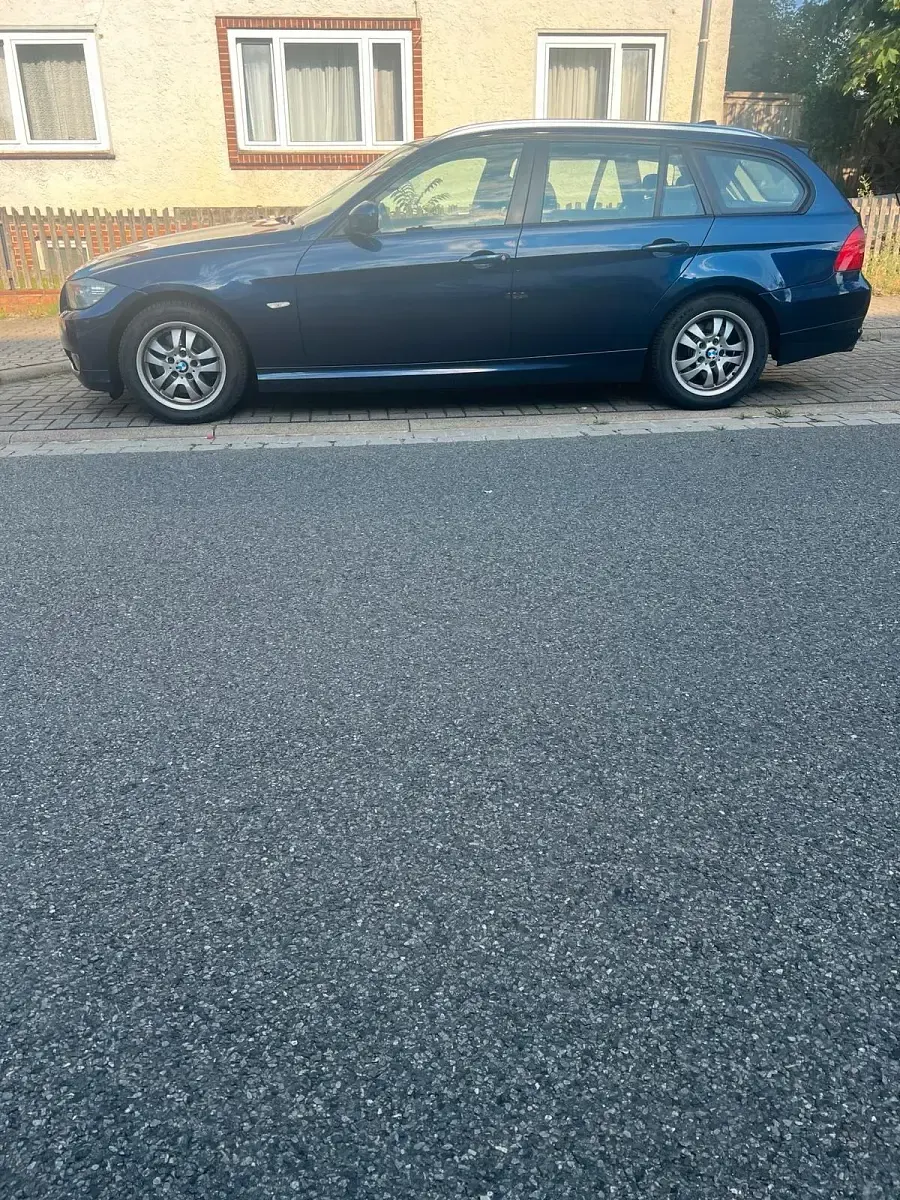 Gebraucht BMW 320 184 PS (135 kW) 2012 Blau Kombi