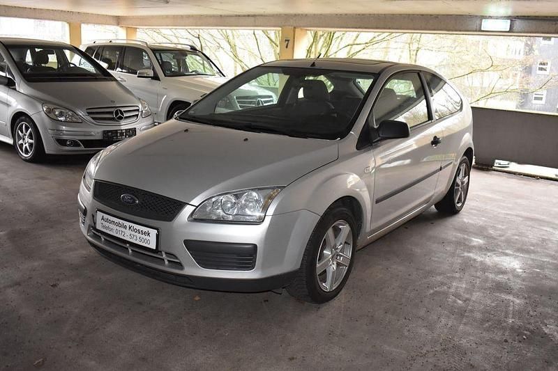 Gebraucht Ford Focus Trend 101 PS (74 kW) 2006 Silber Limousine