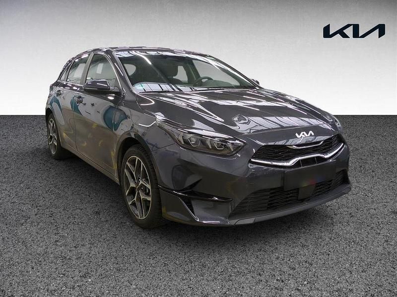 Gebraucht Kia Ceed Spirit 140 PS (102 kW) 2025 Penta metall Kleinwagen