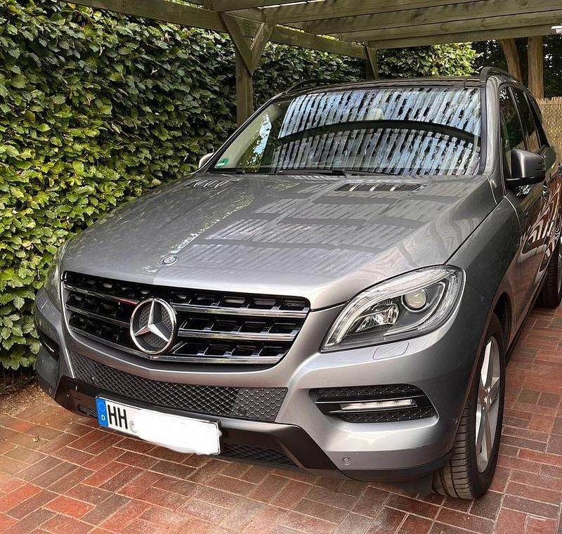 Silber Gebraucht 2012 Mercedes ML350 SUV | 22.900 € (Fairer Preis) - Bild 1/4