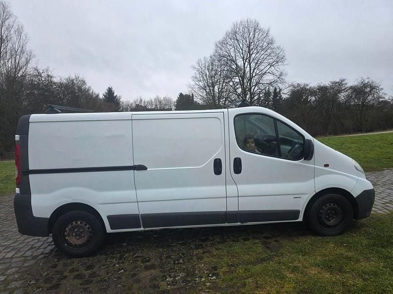 Gebraucht Opel Vivaro 114 PS (83 kW) 2011 Weiß Van / Kleinbus