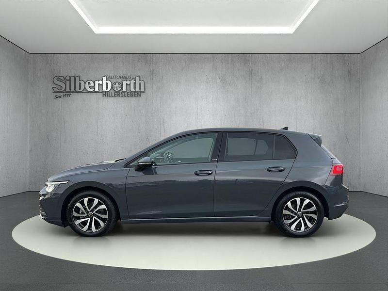 Gebraucht VW Golf VIII Active 150 PS (110 kW) 2022 Grau Limousine