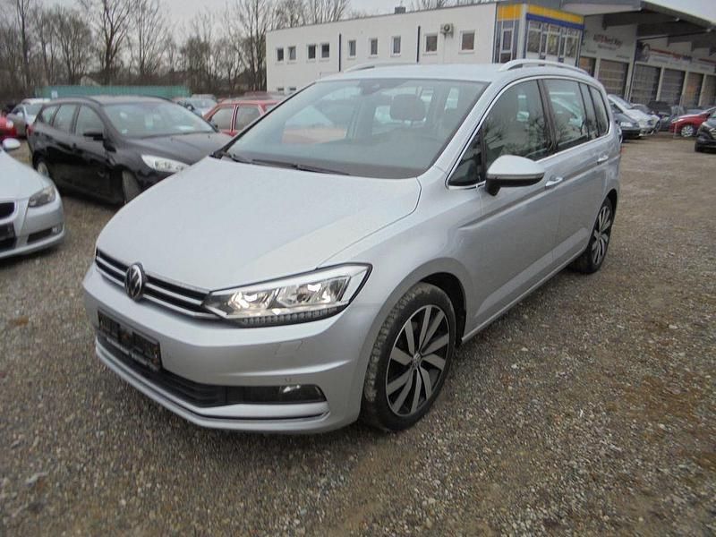 Gebraucht VW Touran Highline 150 PS (110 kW) 2022 Reflexsilber Van / Kleinbus