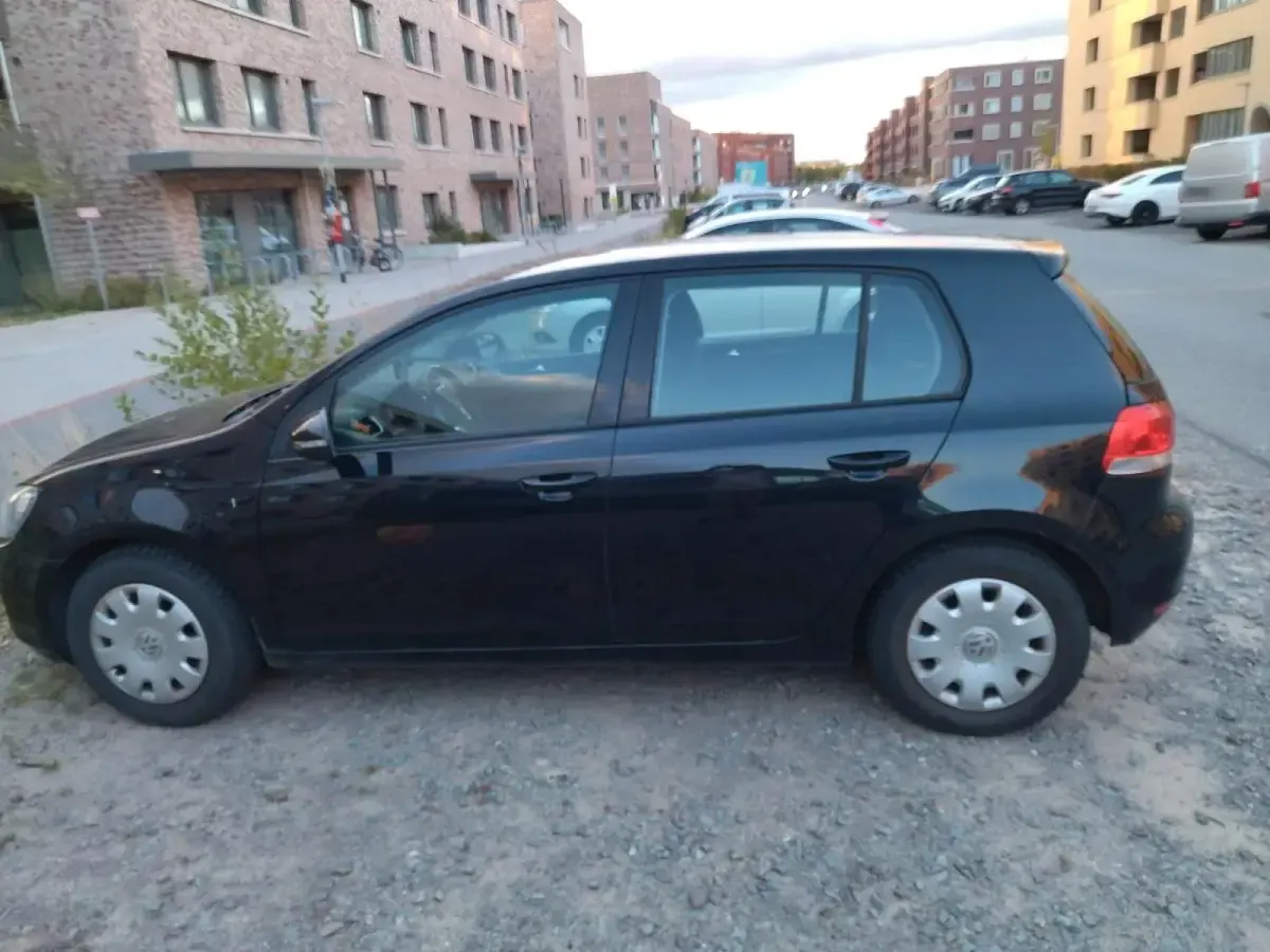 Gebraucht VW Golf VI Style 105 PS (77 kW) 2011 Schwarz Limousine