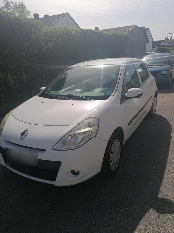 Gebraucht Renault Clio II 75 PS (55 kW) 2010 Weiß Kleinwagen