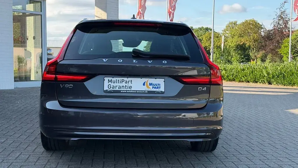 Gebraucht Volvo V90 Momentum 190 PS (139 kW) 2020 Grau Kombi