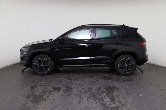 Neu Skoda Karoq SportLine 150 PS (110 kW) 2025 Schwarz, magic schwarz (1z) SUV