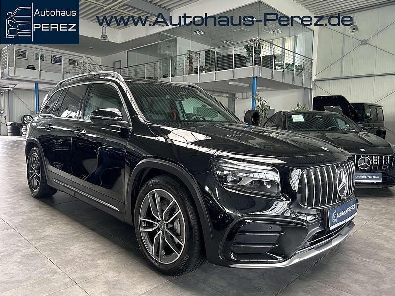 Kosmosschwarz metallic Gebraucht 2024 Mercedes GLB35 Premium Plus SUV | 59.659 € - Bild 1/4