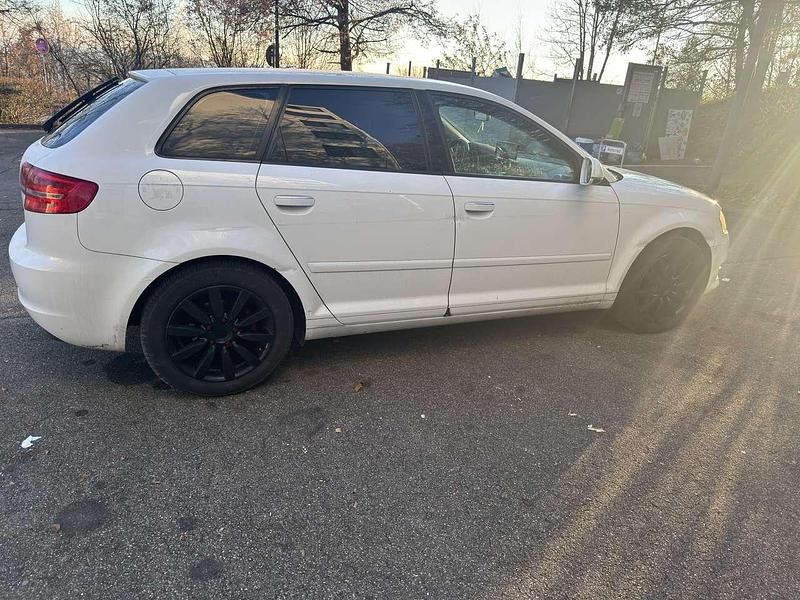 Gebraucht Audi A3 Ambiente 102 PS (75 kW) 2010 Weiß Limousine