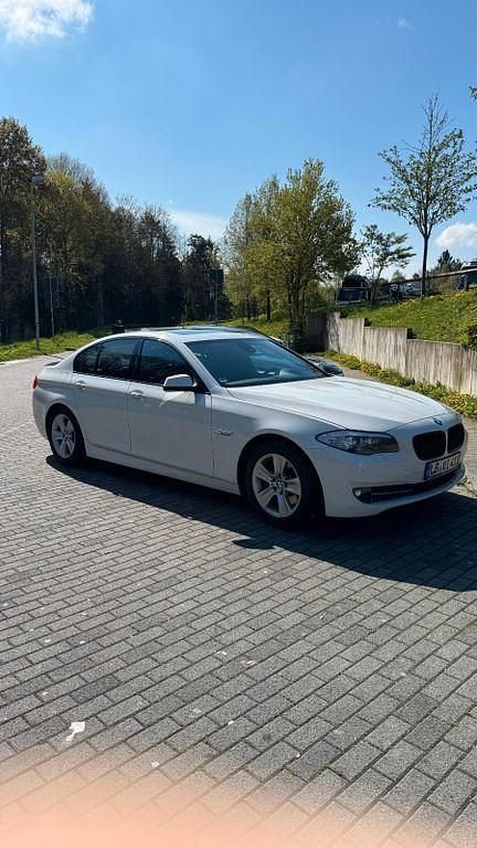 Weiß Gebraucht 2010 BMW 520 Performance Limousine | 15.500 € (Etwas zu teuer) - Bild 1/4