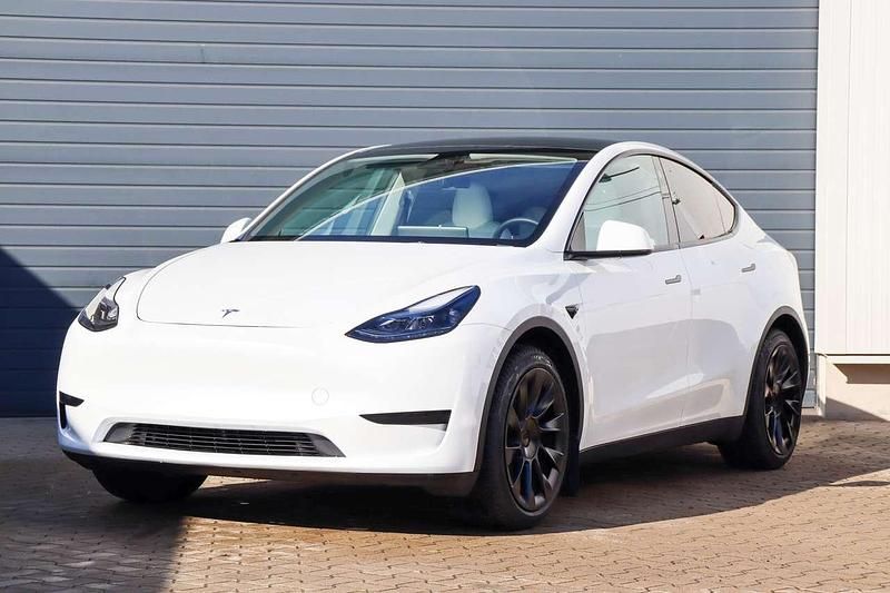 Weiß Gebraucht 2023 Tesla Model Y RWD SUV | 39.000 € - Bild 1/4