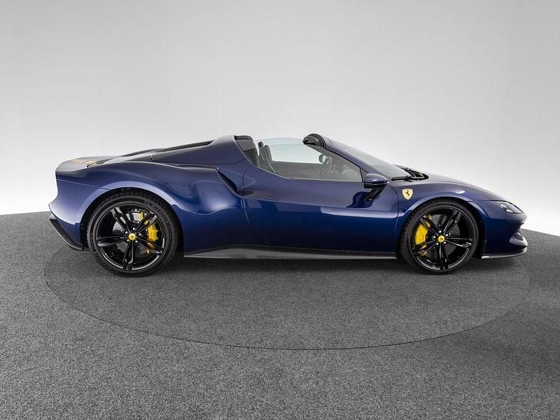 Gebraucht Ferrari 296 829 PS (609 kW) 2024 Blau Cabrio