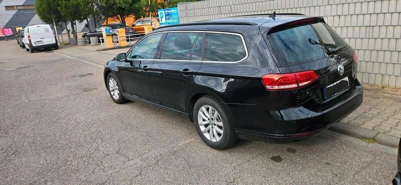 Schwarz Gebraucht 2019 VW Passat Comfortline Kombi | 16.100 € (Superpreis) - Bild 1/3
