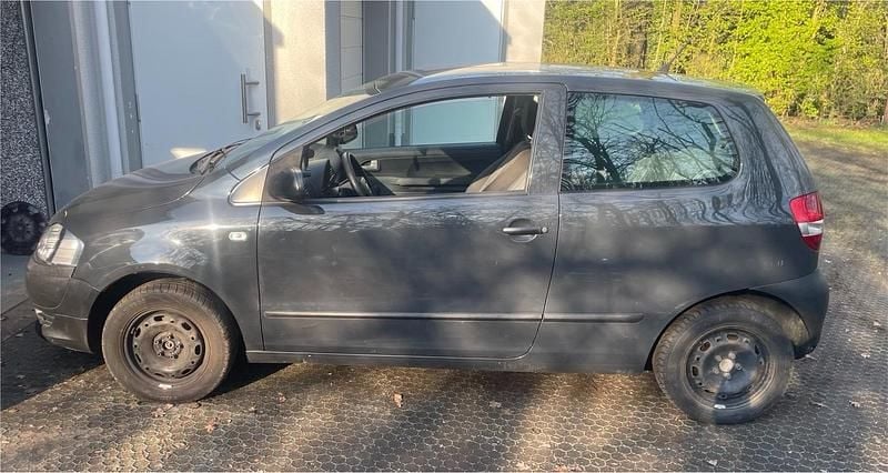 Gebraucht VW Fox 54 PS (39 kW) 2009 Grau Kleinwagen
