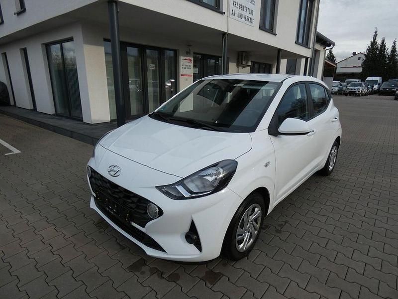 Gebraucht Hyundai i10 Select 67 PS (49 kW) 2023 Weiß Kleinwagen