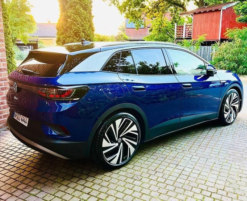 Blau Gebraucht 2021 VW ID.4 Pro Performance SUV | 27.900 € (Etwas zu teuer) - Bild 1/4