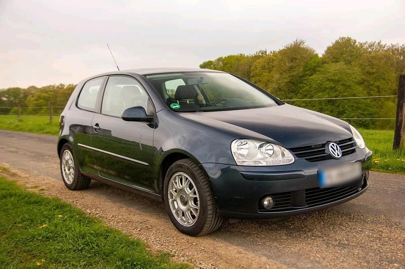 Usata VW Golf V 80 CV (58 kW) 2007 Blu Utilitaria