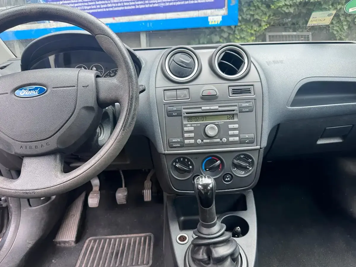 Gebraucht Ford Fiesta 51 PS (37 kW) 2007 Grau Kleinwagen
