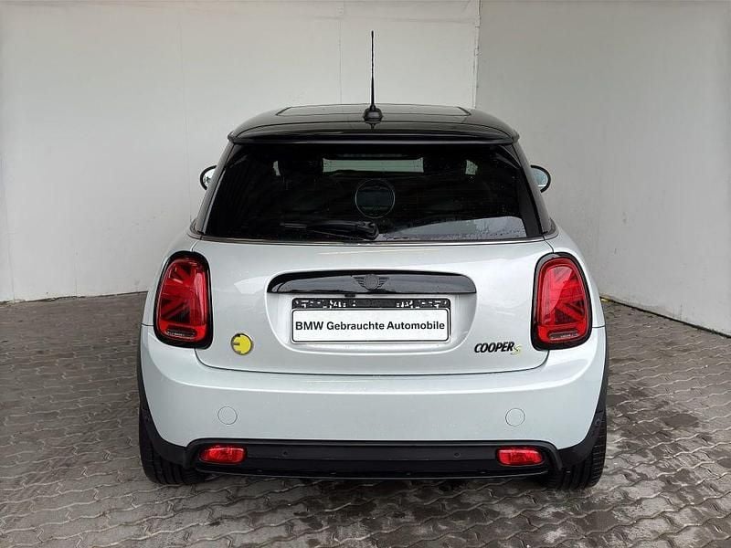 Gebraucht Mini Cooper SE 135 kW (184 PS) 2021 White silver metallic Kleinwagen
