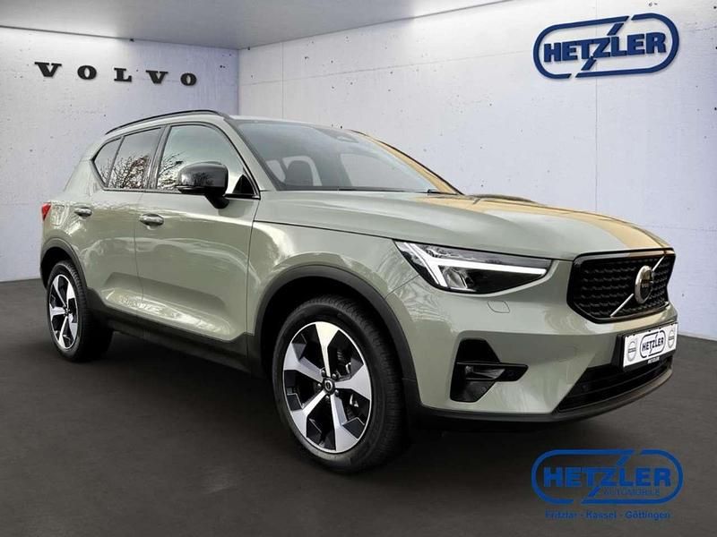 Gebraucht Volvo XC40 Plus 197 PS (144 kW) 2024 Sage green / metallic SUV