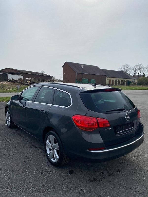 Gebraucht Opel Astra Energy 110 PS (80 kW) 2014 Grau Kombi