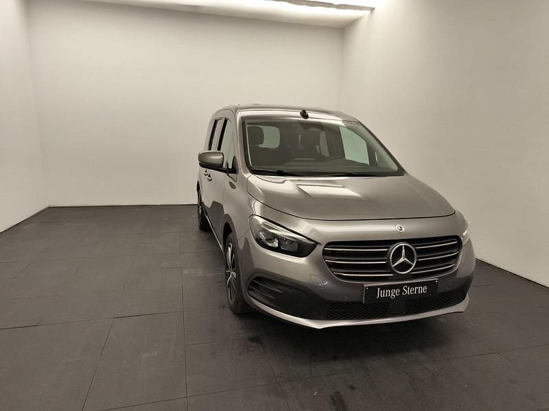 Gebraucht Mercedes T180 116 PS (85 kW) 2023 Chromitgrau metallic Van / Kleinbus