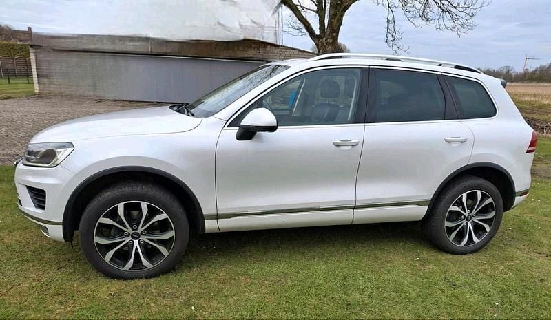 Gebraucht VW Touareg 262 PS (192 kW) 2015 Weiß SUV