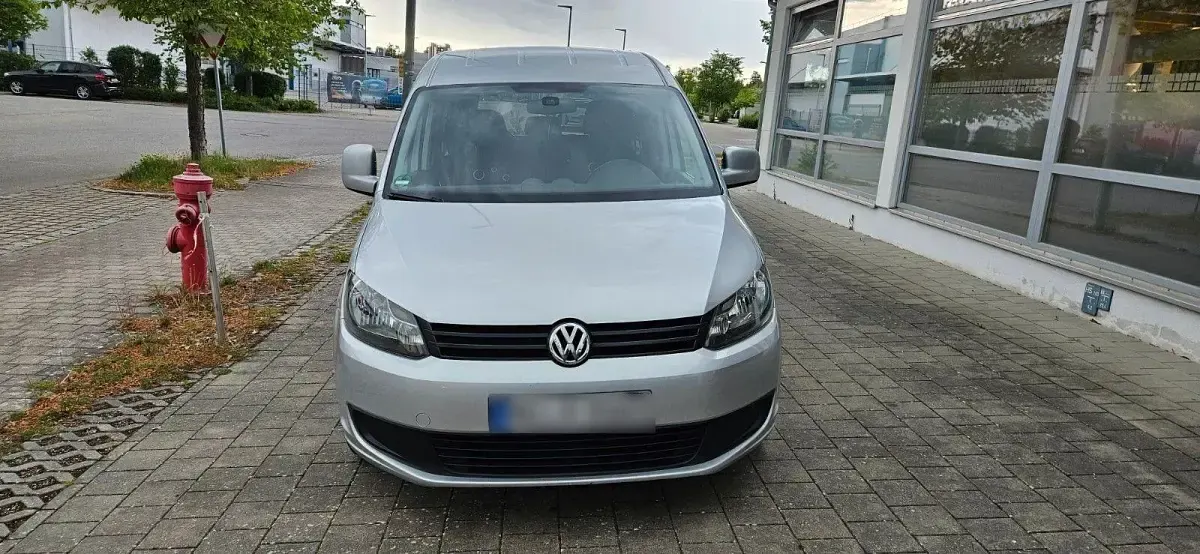 Gebraucht VW Caddy Maxi 105 PS (77 kW) 2012 Silber Van / Kleinbus
