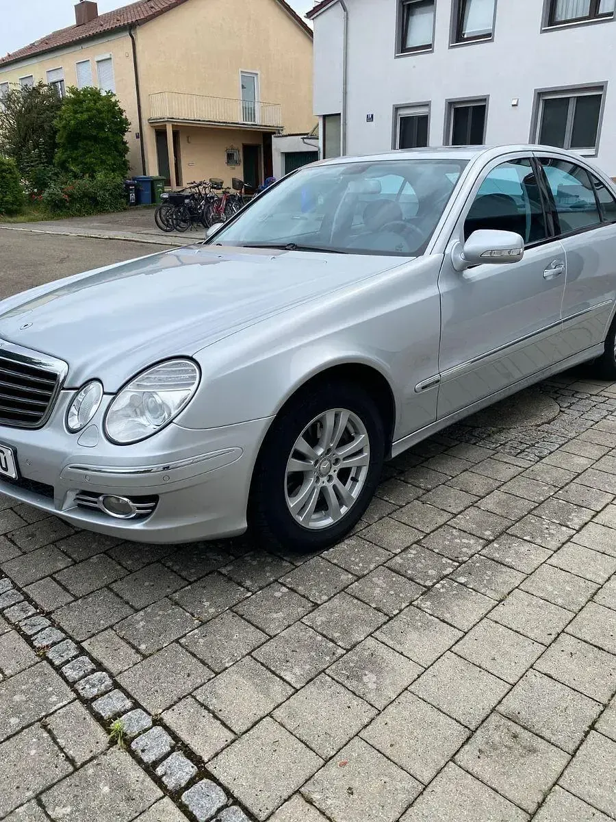 Gebraucht Mercedes E320 Avantgarde 224 PS (164 kW) 2009 Silber Limousine